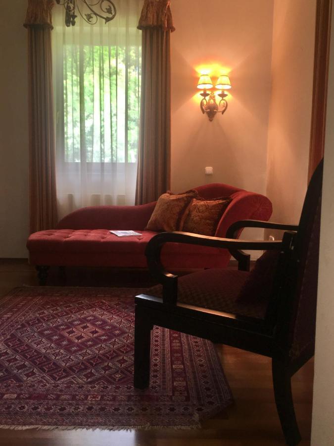 Haz Az Erdo Szelen Hotel Bank  Bagian luar foto