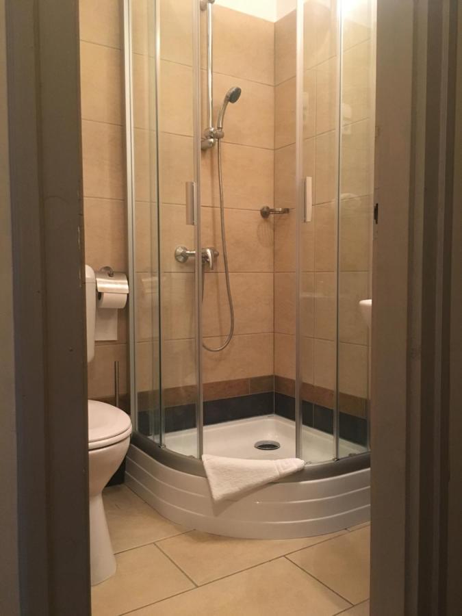 Haz Az Erdo Szelen Hotel Bank  Bagian luar foto