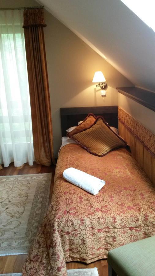 Haz Az Erdo Szelen Hotel Bank  Bagian luar foto