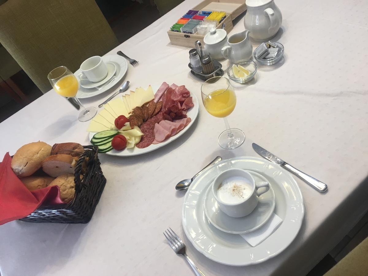 Haz Az Erdo Szelen Hotel Bank  Bagian luar foto